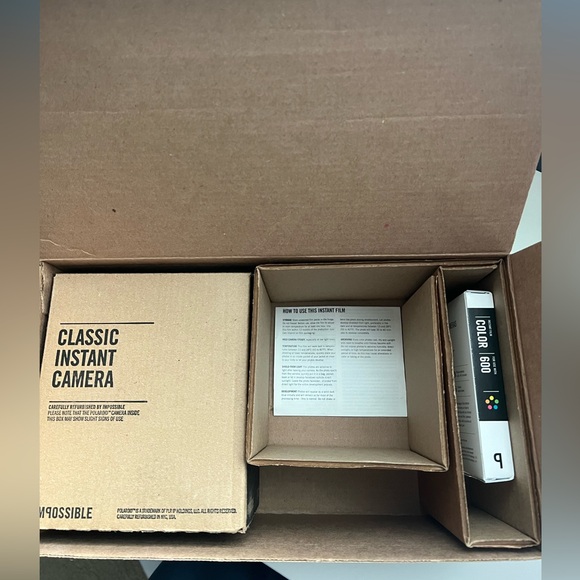 Impossible 600 Instant Camera Kit - Picture 6 of 7